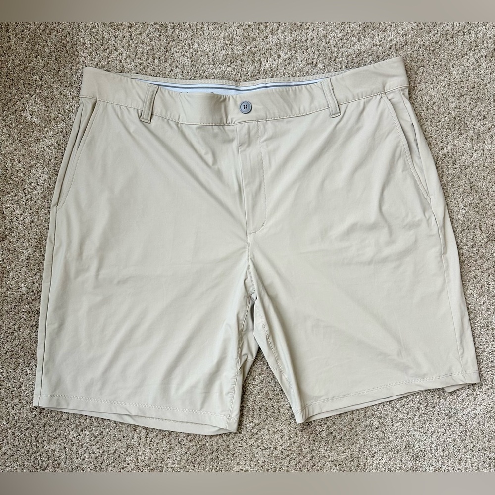 Johnnie-o khaki performance golf shorts size 40